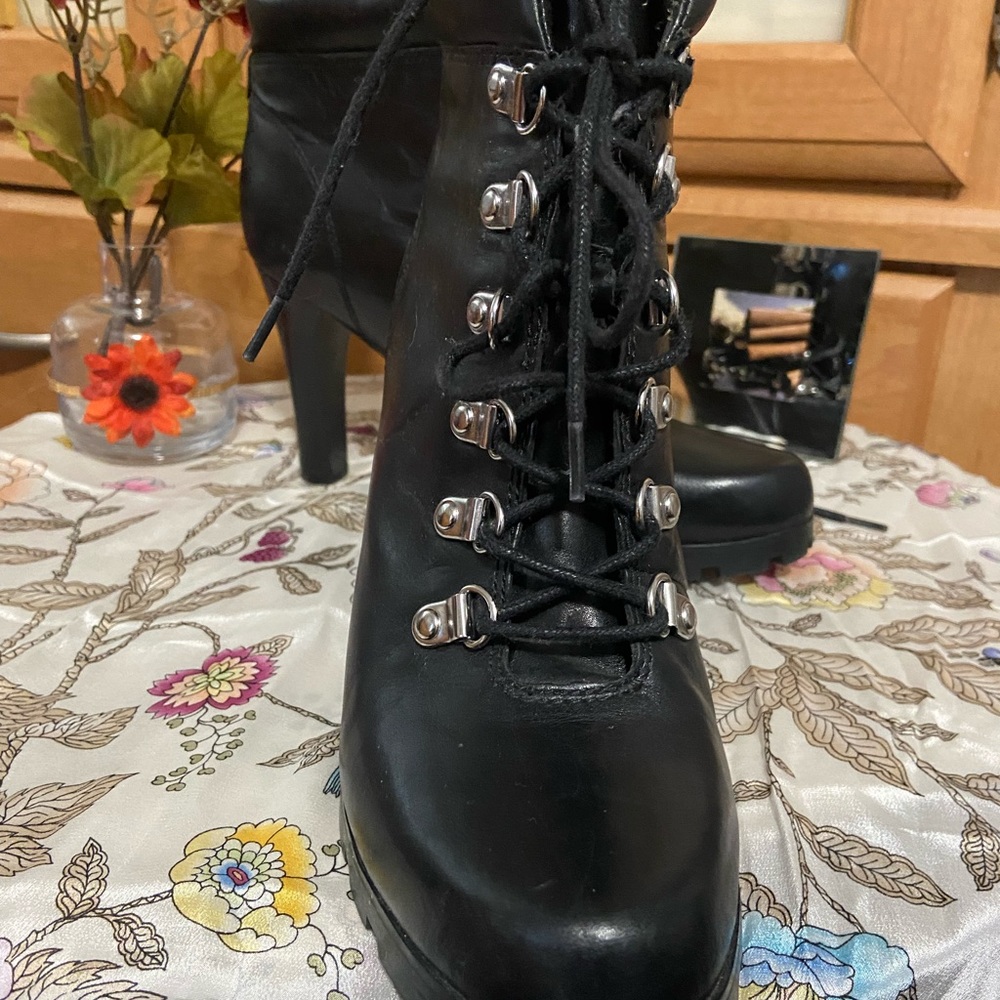 Lauren Ralph Lauren ankle boots size 7.5